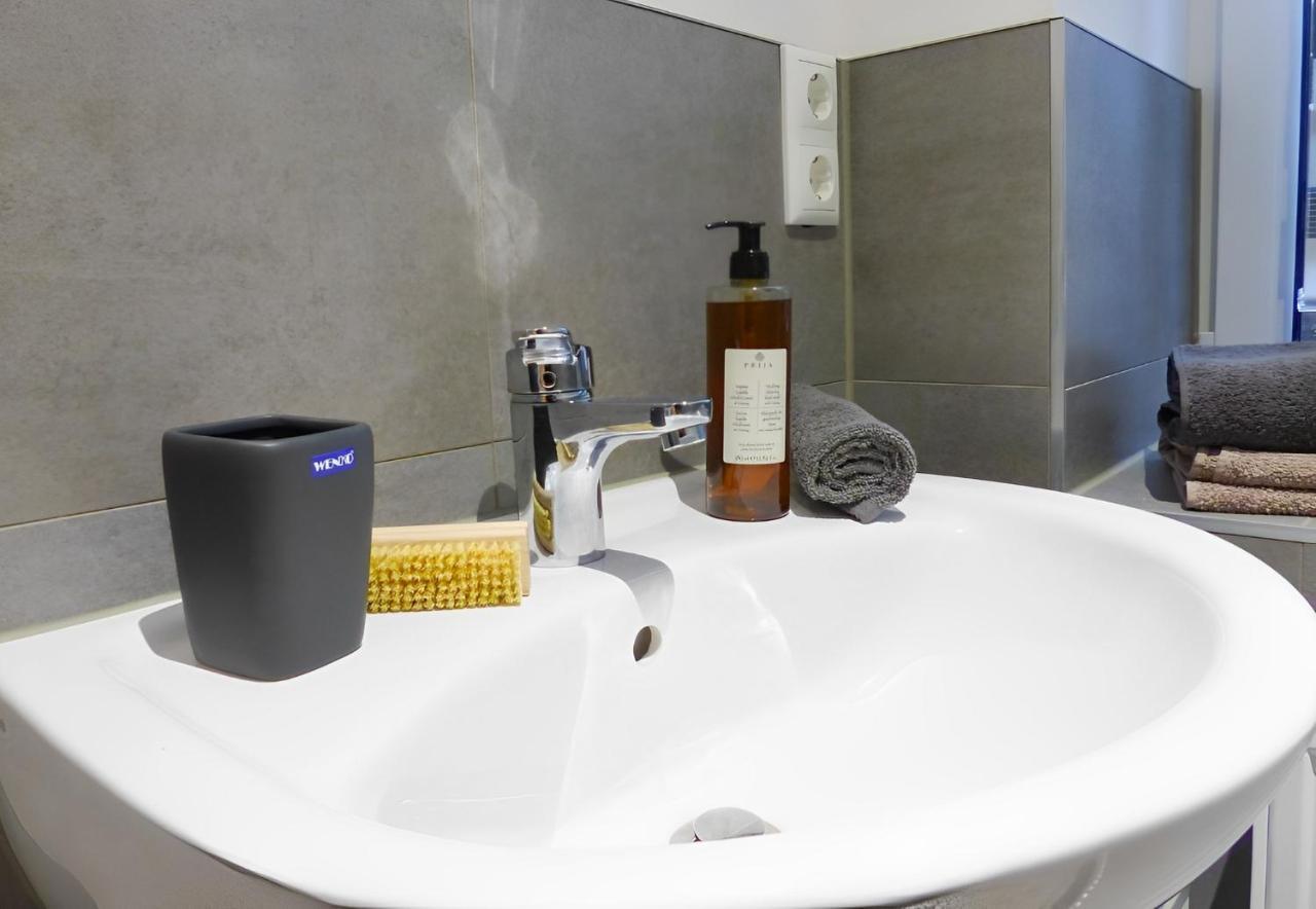 Modernes Apartment Mit Queensize-Bett, Netflix, Kueche, Erdgeschoss, Naehe Ameos Klinik Aschersleben Exterior photo