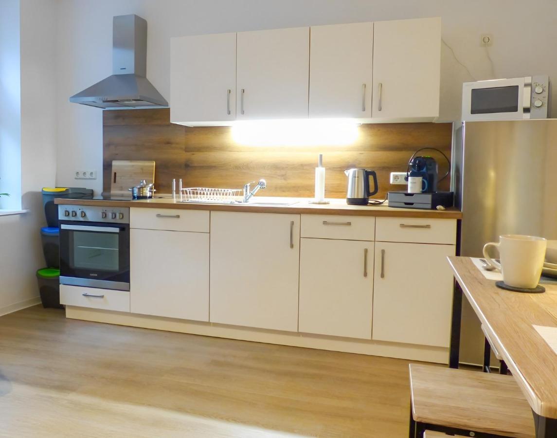 Modernes Apartment Mit Queensize-Bett, Netflix, Kueche, Erdgeschoss, Naehe Ameos Klinik Aschersleben Exterior photo