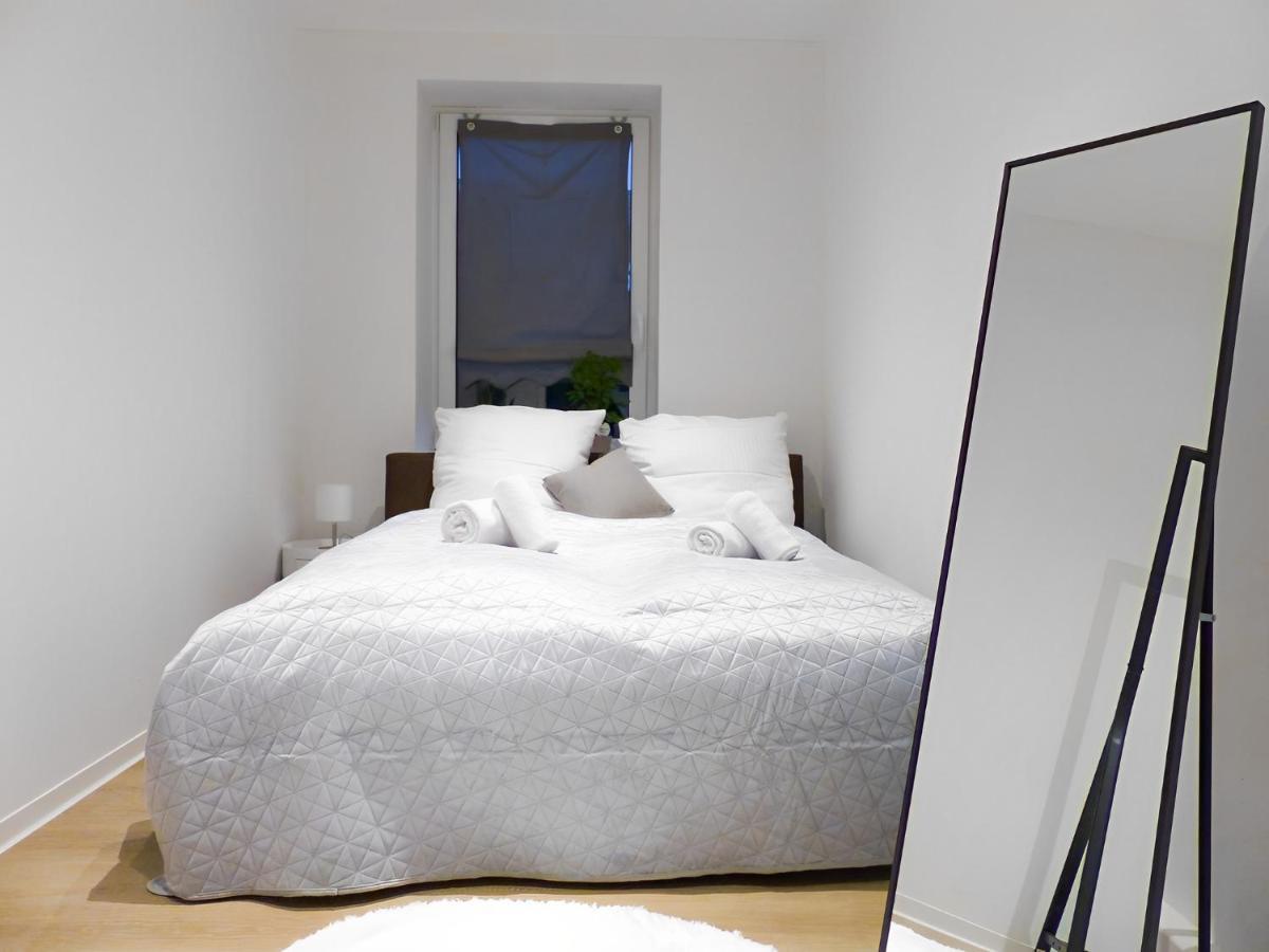 Modernes Apartment Mit Queensize-Bett, Netflix, Kueche, Erdgeschoss, Naehe Ameos Klinik Aschersleben Exterior photo